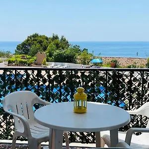 https://estudio-con-vistas-al-mar-y-piscina-8.catalonia-hotels.com